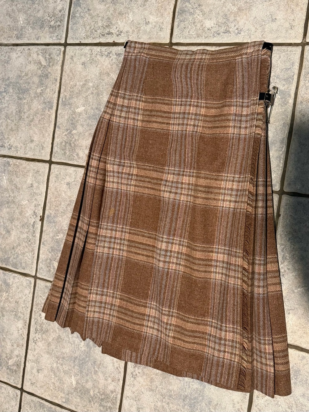 Vintage Plaid Pleated kilt skirt with adjustable waistband strap and safety pin